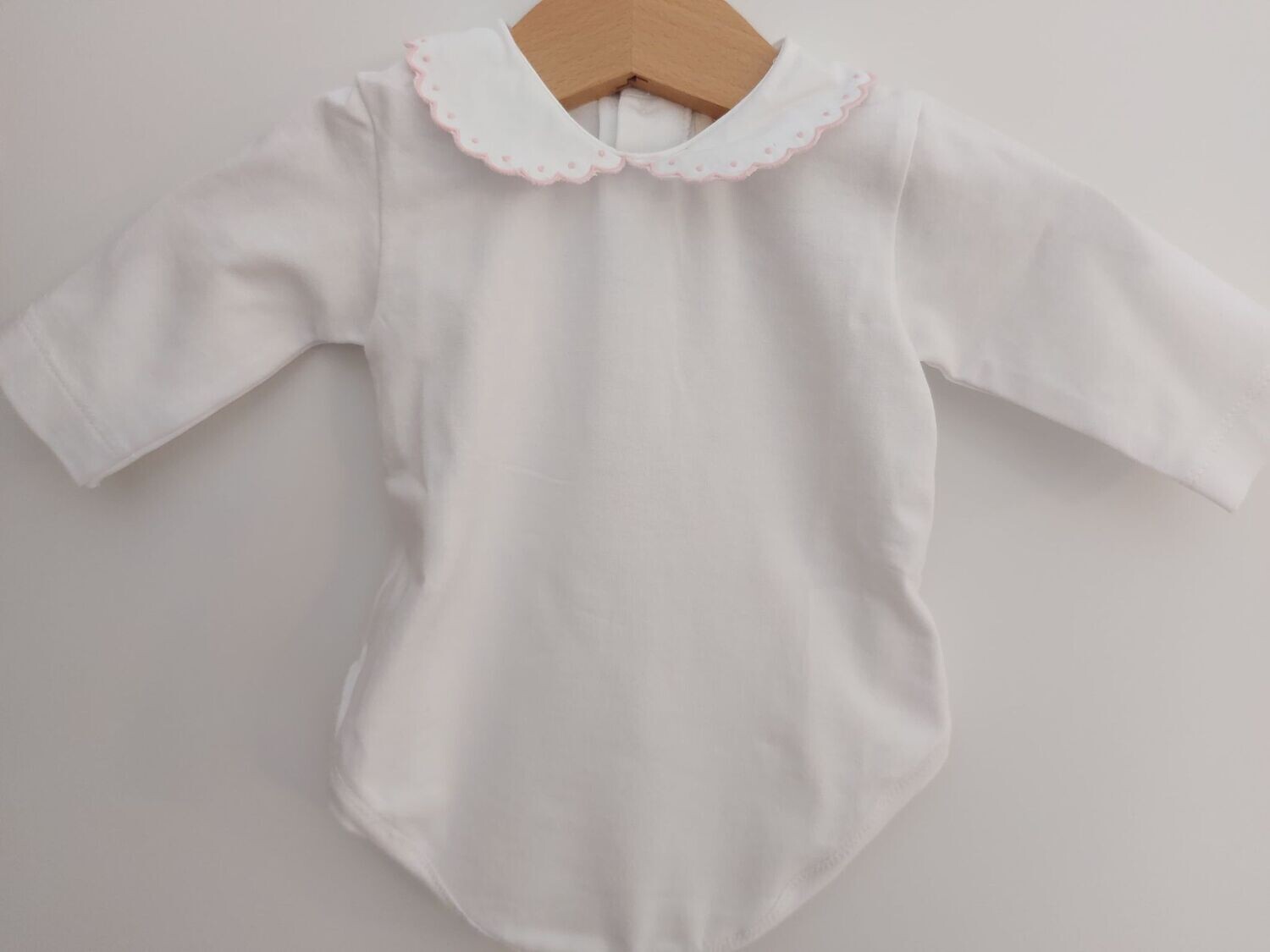 Malvi &amp; Co body wit/geborduurd roze