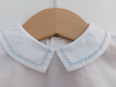Malvi &amp; Co body wit/geborduurd blauw