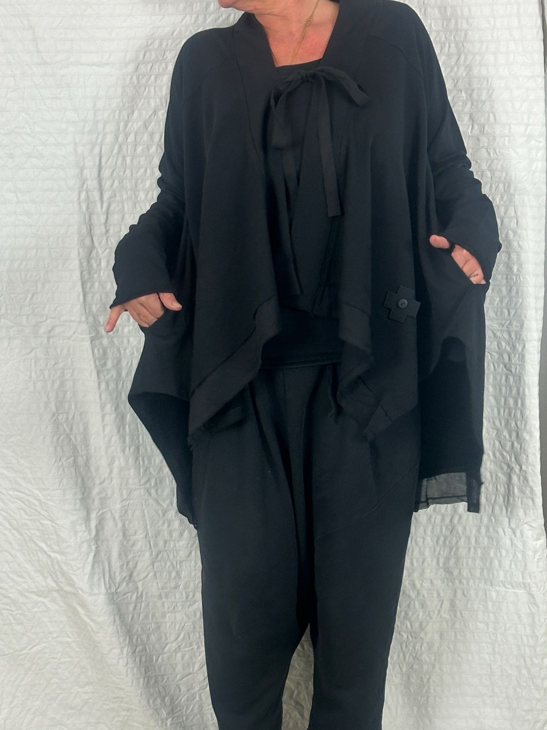 PLuslavie/PLÜ Snuggle Up Black SS25 2085 M