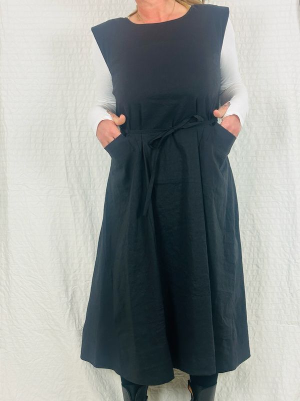 Yukai Kleid Schwarz SS25