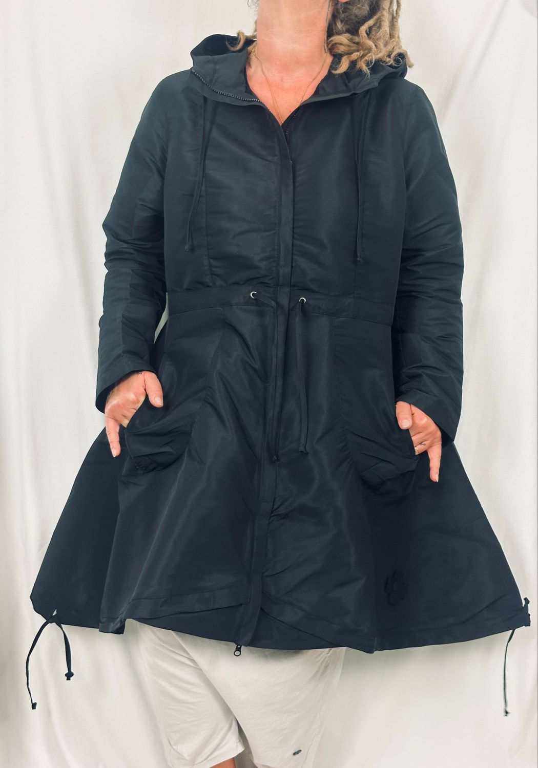 Pluslavie/PLÜ The Coat AW25 Black 8004