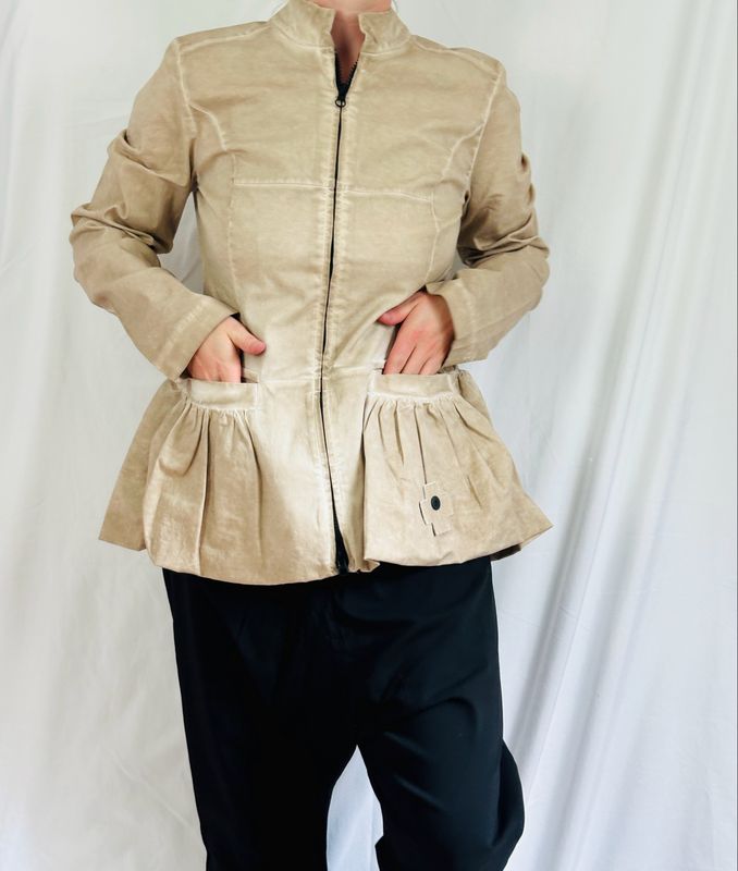 Pluslavie/PLÜ Delicate. Blazer Desert 8074 AW26