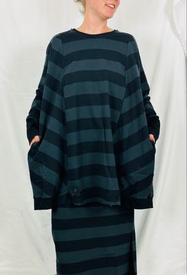 Pluslavie/PLÜ Longseweat Widestripe One Size 2139 AW26 Pluslavie/PLÜ Longseweat Widestripe One Size 2139 AW26