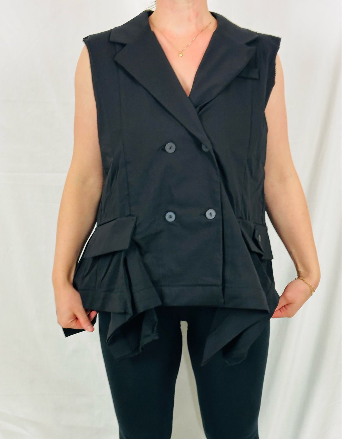 Pluslavie/PLÜ The Vest Black 4038 AW26