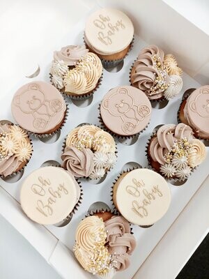 Baby shower neutral cupcakes