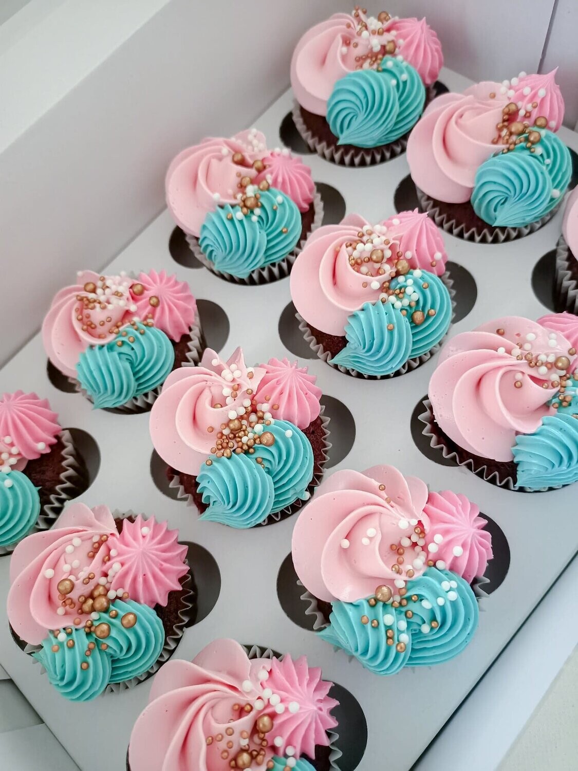 Mini pink and blue cupcakes