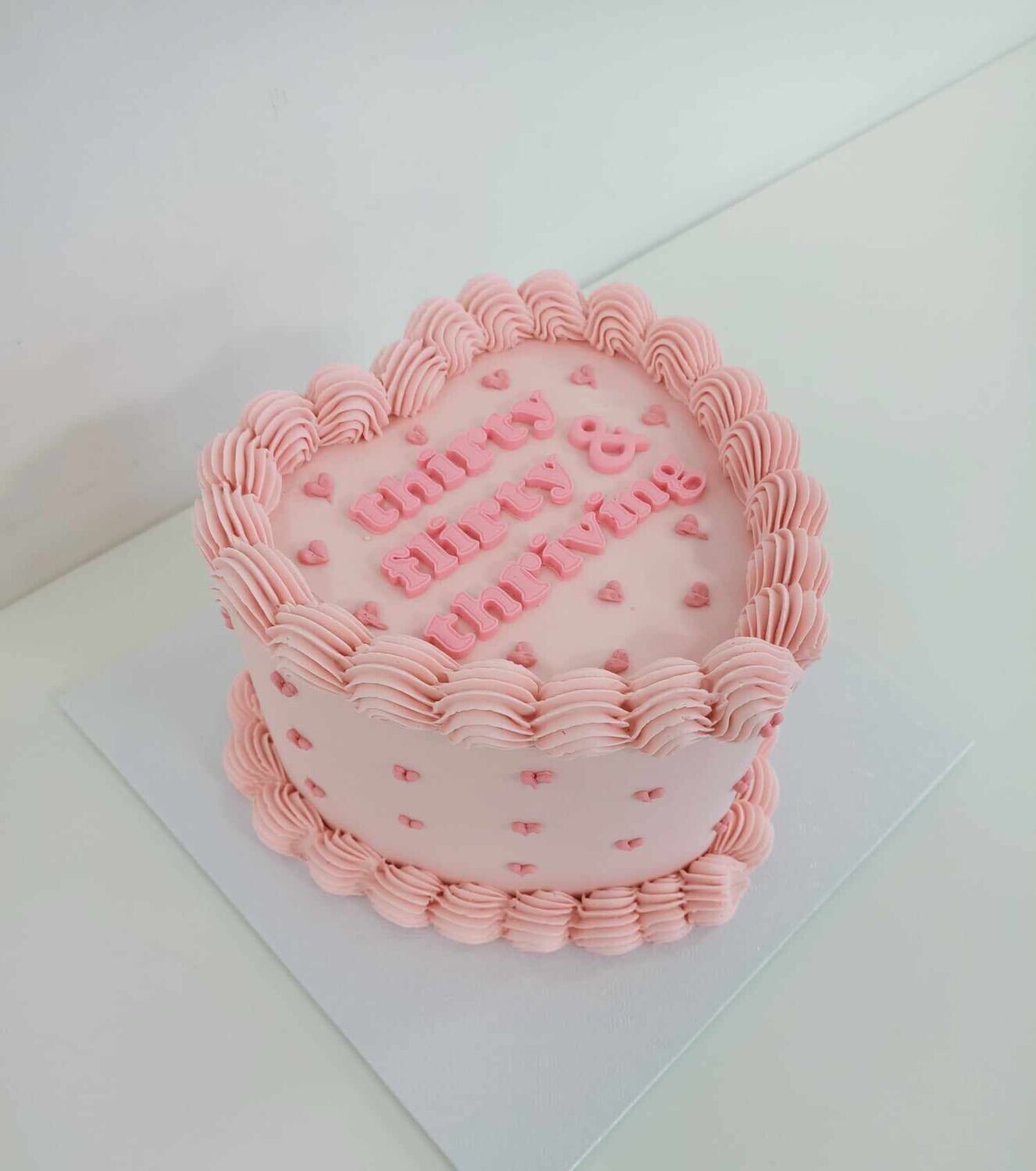 Retro cake - simple piping