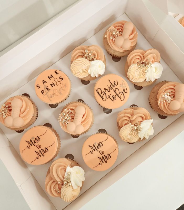 Veuve before vows cupcakes