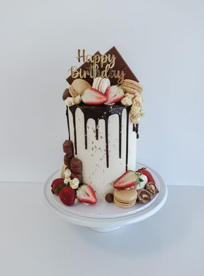 Chocolate drip cake