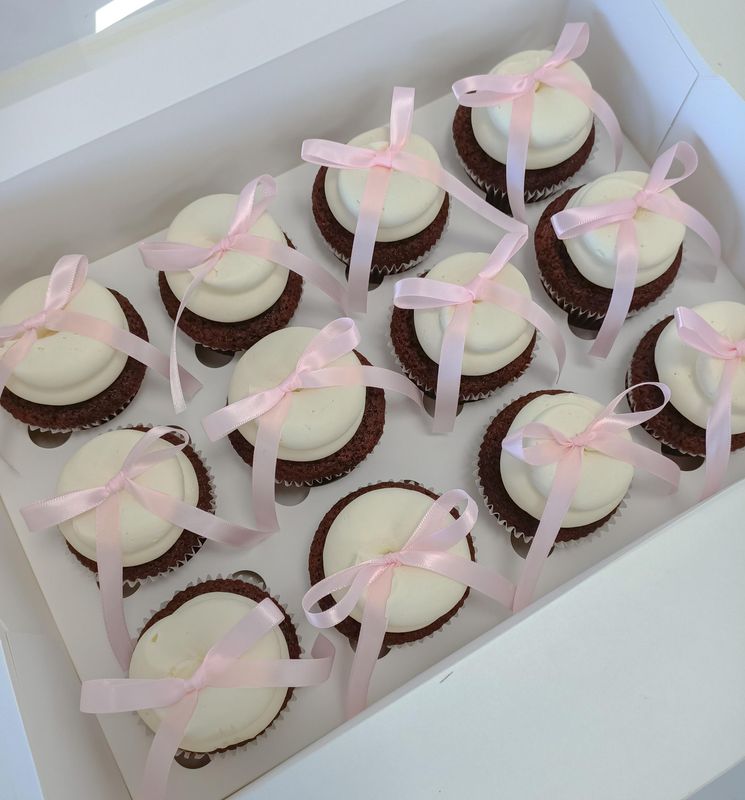 Ribbon bow cupcakes
