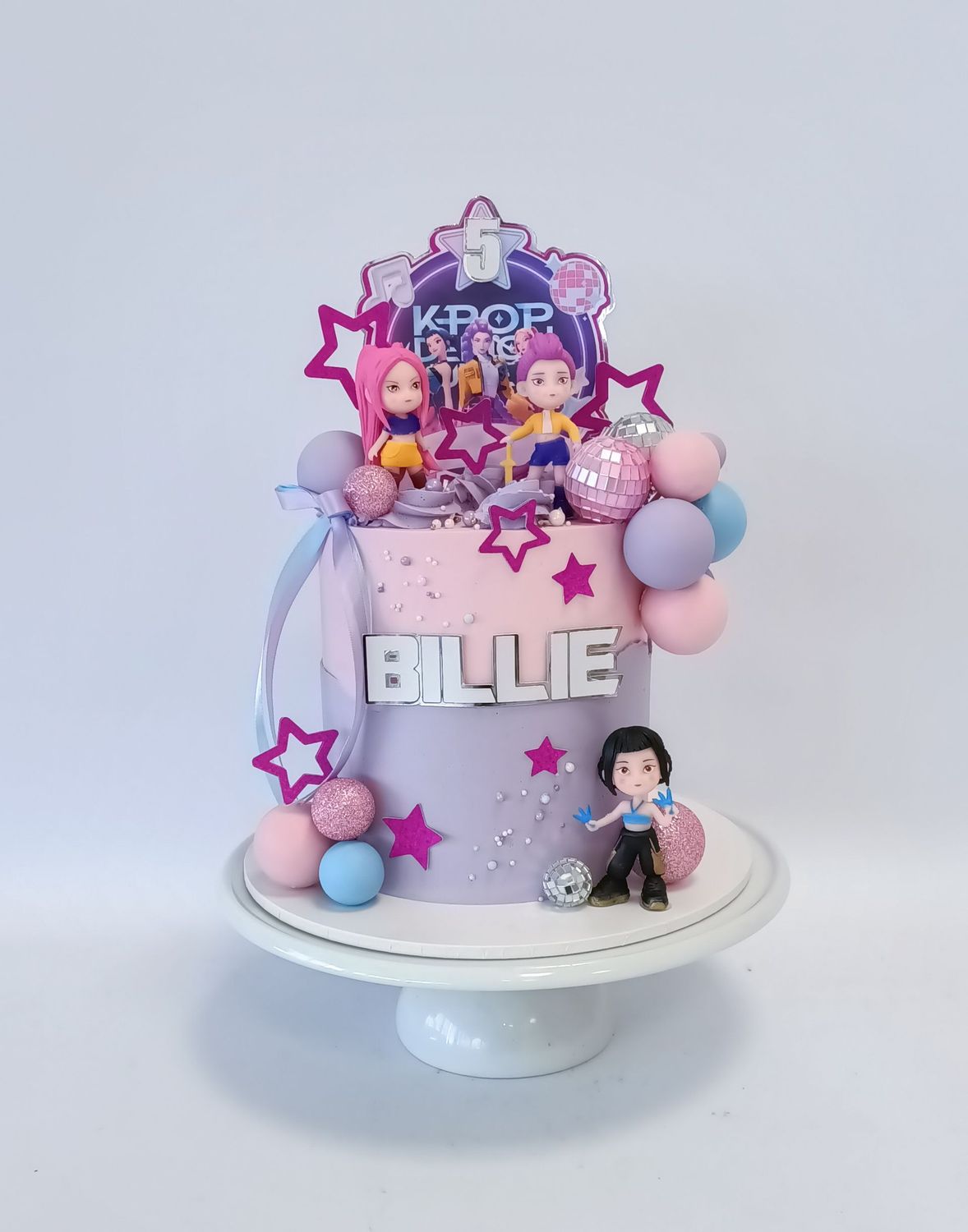 K-pop demon hunters cake K-pop demon hunters cake