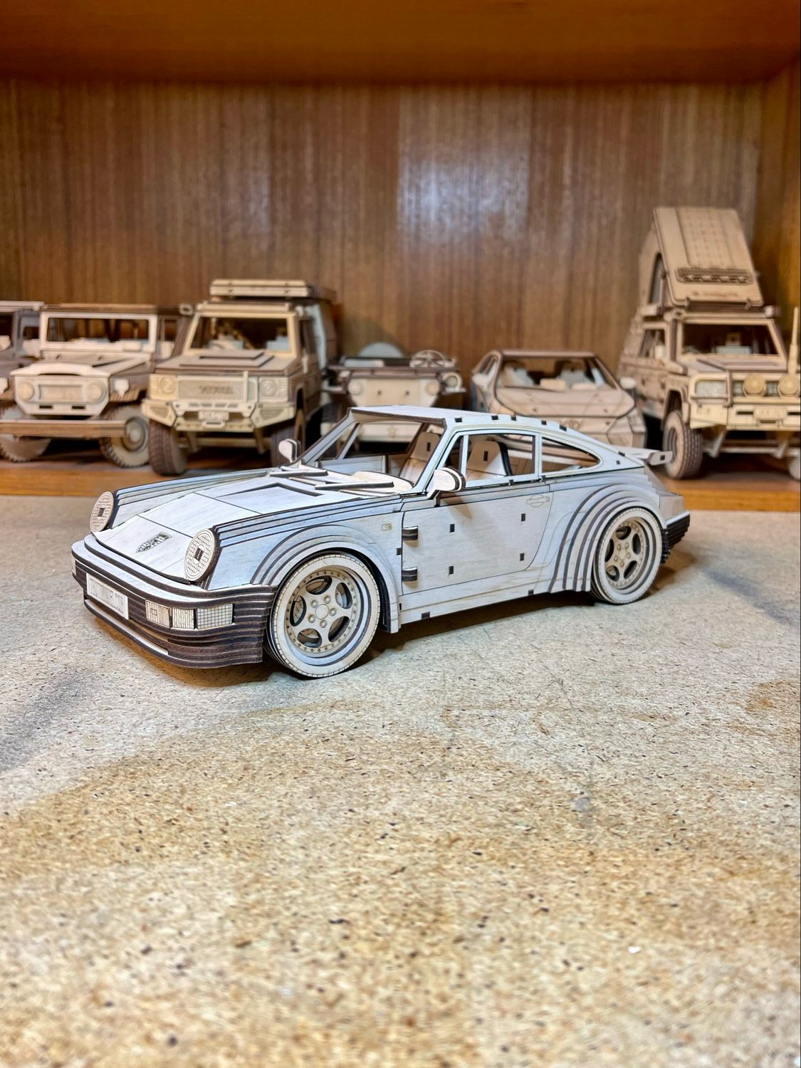 Porsche 911 (350mm) 1/16 Scale, 202 piece kit