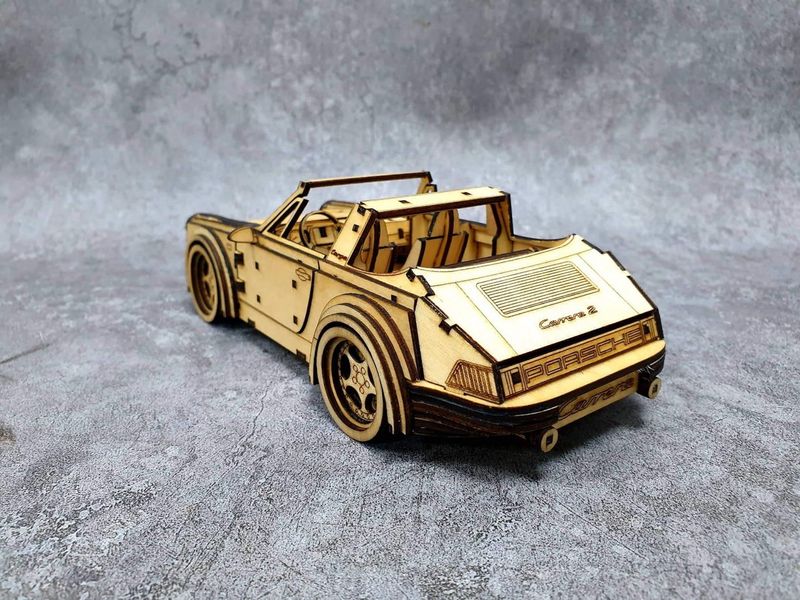 Porsche 911 Targa 1/16 Scale, 202 piece kit