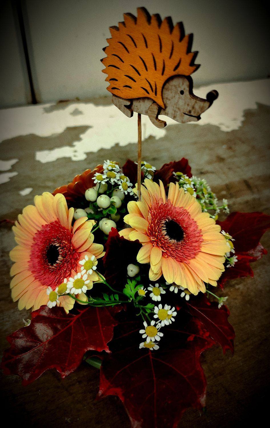 Ciotola in ceramica con fiori colori autunnali Ciotola in ceramica con fiori colori autunnali