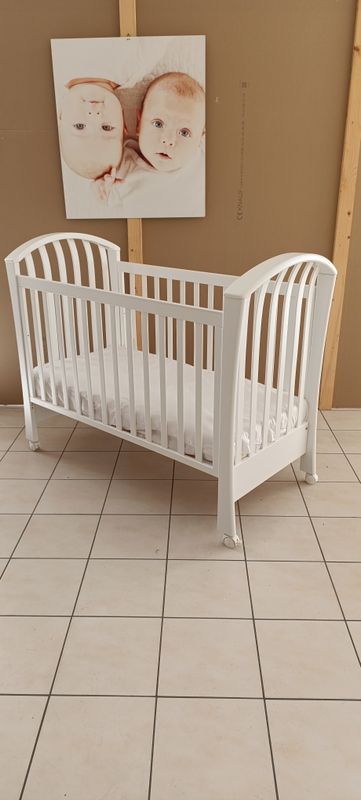 Set Iris lettino con materasso + Bagnetto-Fasciatoio