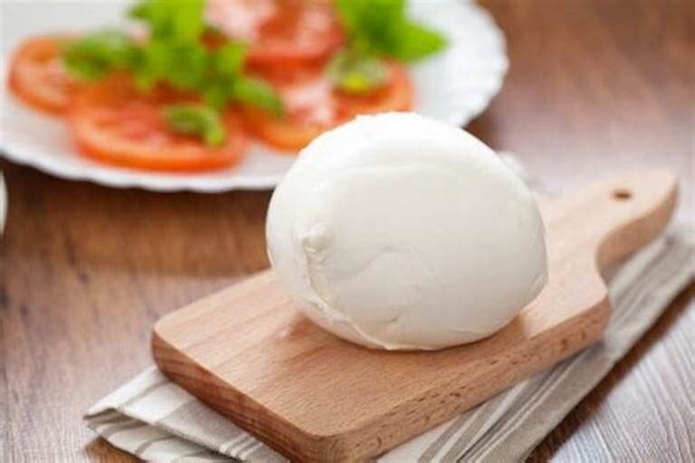 Mozzarella Produzione Artigianale San Pietro e Paolo Pezzi da 200 gr Confezione da 600 gr / 1 kg