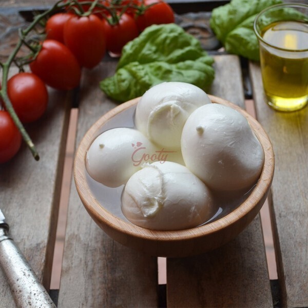 Mozzarella Produzione Artigianale San Pietro e Paolo Pezzi da 100 gr Confezione da 500 gr / 1 kg