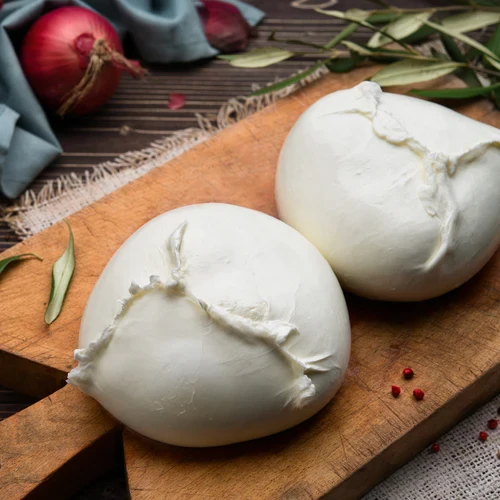 Mozzarella Campana Produzione Artigianale San Pietro e Paolo Pezzi da 500 gr Confezione da 500 gr / 1 kg, Peso: 1 kg