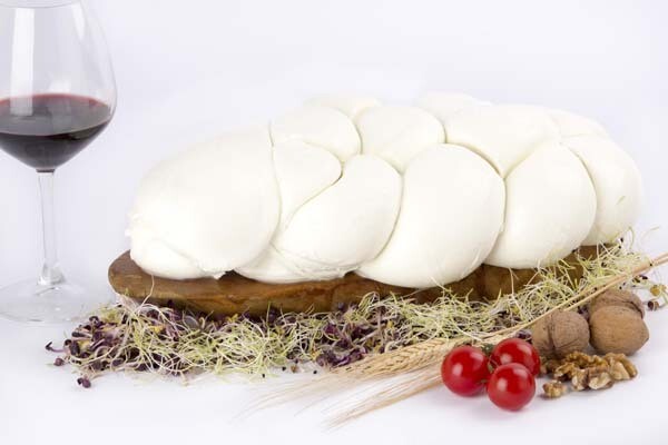 Treccia di Mozzarella Campana Produzione Artigianale San Pietro e Paolo Pezzi da 500 gr  Confezione da 1 kg