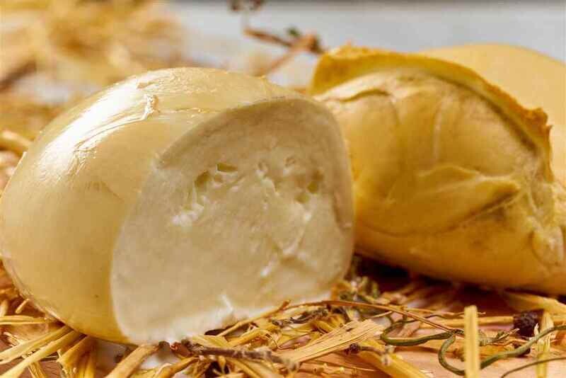 Provola Affumicata Produzione Artigianale San Pietro e Paolo Pezzi da 200 gr Confezione da 1 kg