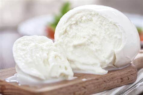 Mozzarella Produzione Artigianale San Pietro e Paolo Pezzi da 200 gr Confezione da 600 gr / 1 kg
