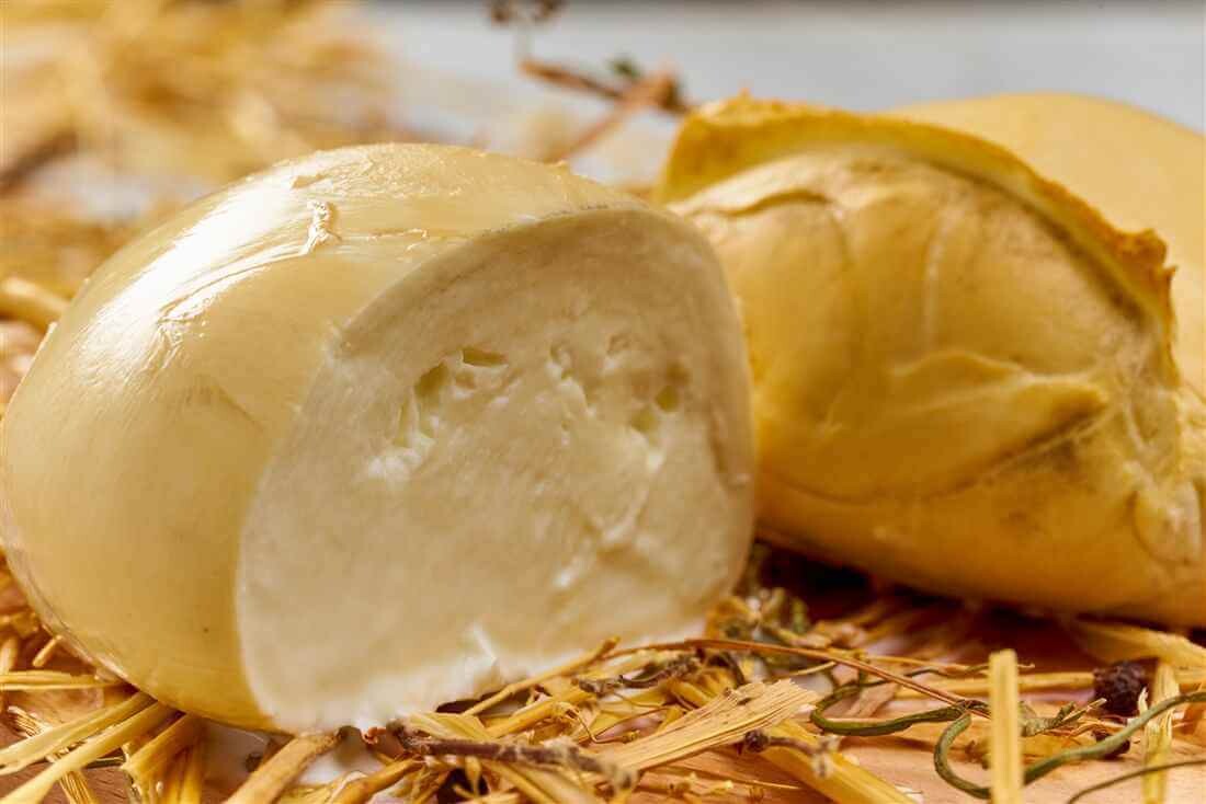 Provola Affumicata Produzione Artigianale San Pietro e Paolo Pezzi da 200 gr Confezione da 1 kg