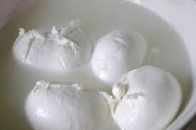Mozzarella Produzione Artigianale San Pietro e Paolo Pezzi da 500 gr Confezione da 500 gr / 1 kg