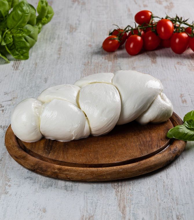 Treccia di Mozzarella Produzione Artigianale San Pietro e Paolo Pezzi da 200 gr Confezione da 1 kg