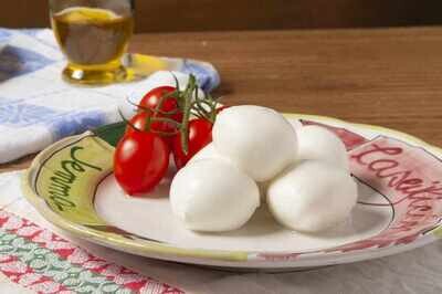 Bocconcini di Mozzarella Produzione Artigianale San Pietro e Paolo Pezzi da 30 gr Confezione da 1 kg