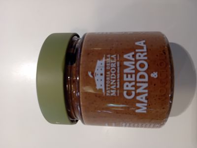 "Fattoria della mandorla" crema mandorla e nocciola conf da 200g. Prodotto senza glutine, senza lattosio prodotto agricoltura biologica pugliese