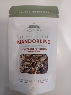 "Fattoria della mandorla" le ricoperte mandorlino con mandorla sgusciata tostata e ricoperta di cioccolato fondente e granella conf da 80g.prodotti agricoltura biologica pugliese 