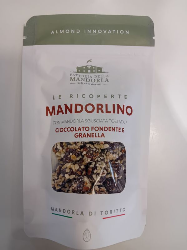 "Fattoria della mandorla" le ricoperte mandorlino con mandorla sgusciata tostata e ricoperta di cioccolato fondente e granella conf da 80g.prodotti agricoltura biologica pugliese 