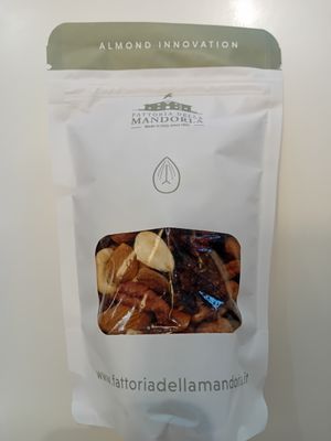 "Fattoria della mandorla" mix semi a base mandorla dolce e salato. Conf da 200g. Prodotto agricoltura biologica pugliese