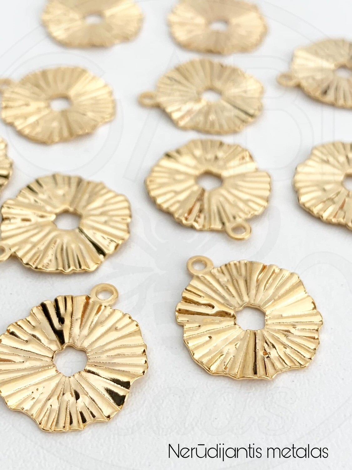 Nerūdijančio plieno pakabukas, aukso spalvos, 20x18mm, 1 vnt