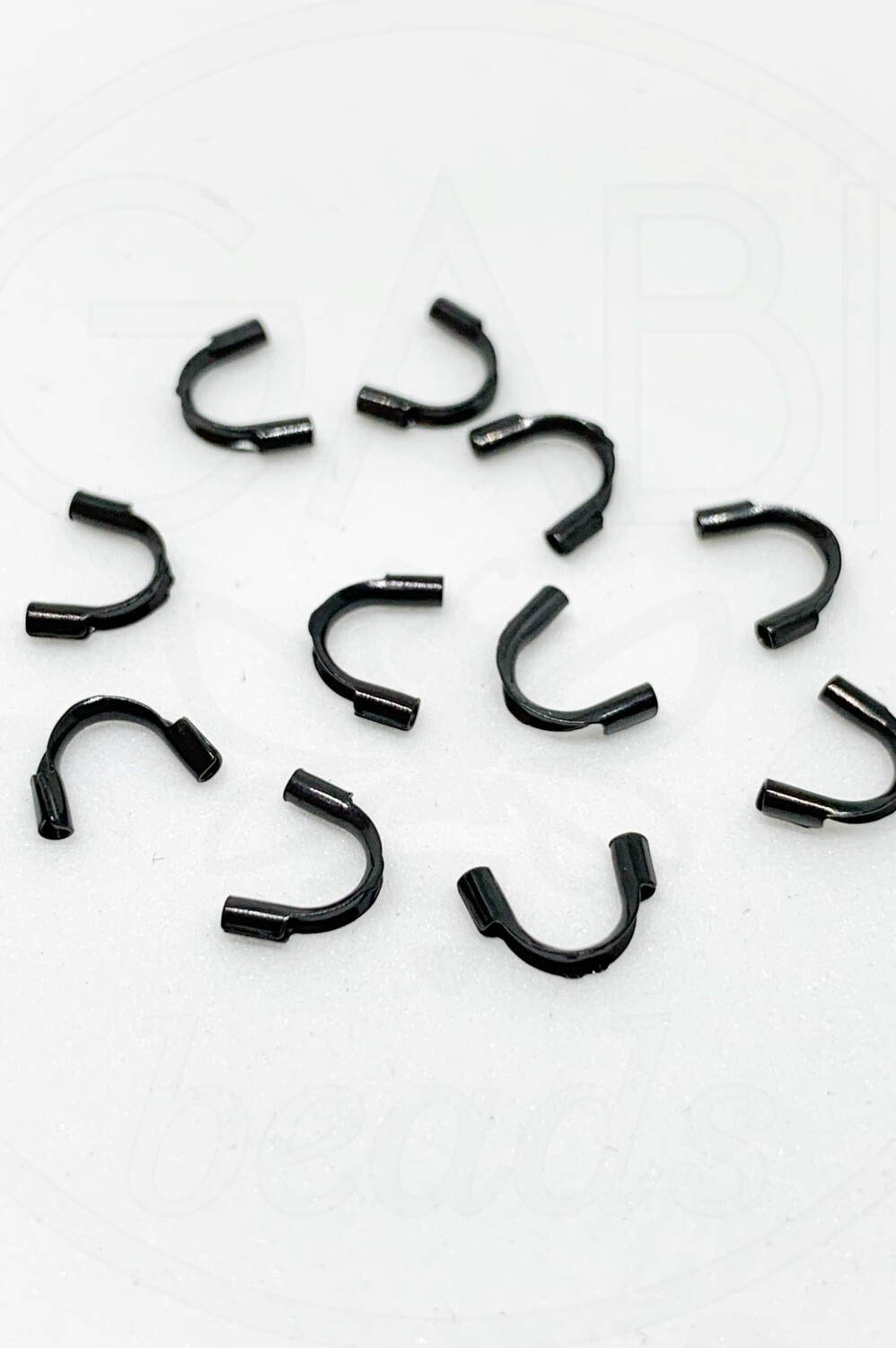 Nerūdijančio metalo pasagėlės, juodos spalvos, 6,5 x 7mm, 4vnt