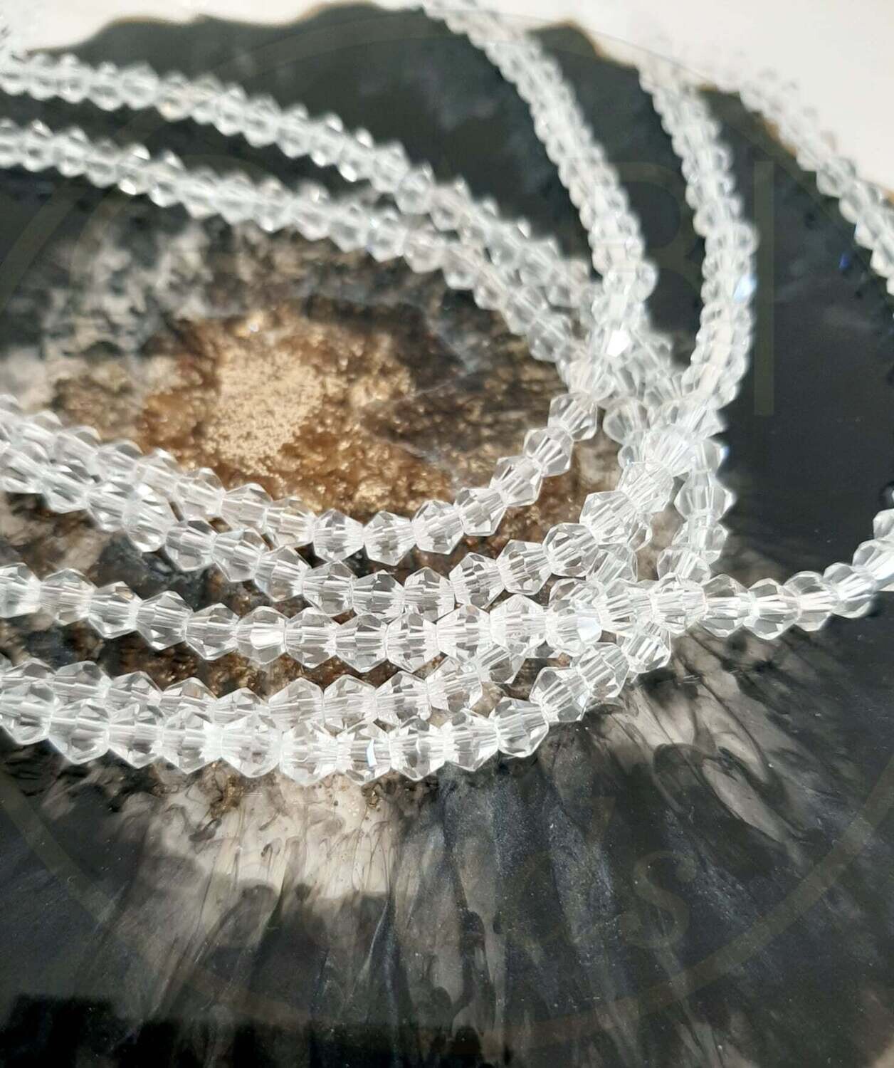 Stiklo kristalai, bicone forma, skaidrios spalvos, 4x4mm 30cm juosta