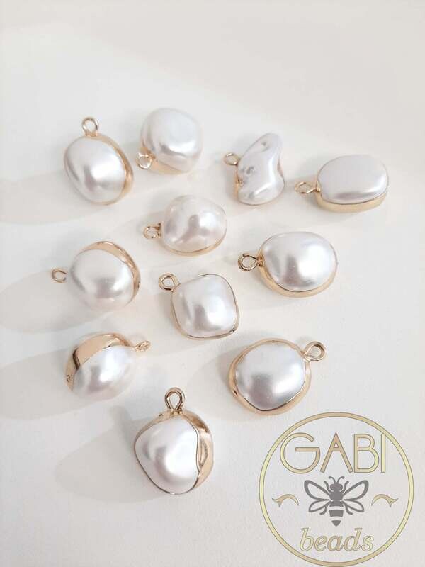 Shell perlo pakabukas, 17~25 x 12~15mm , baltos, aukso spalvos, 1vnt