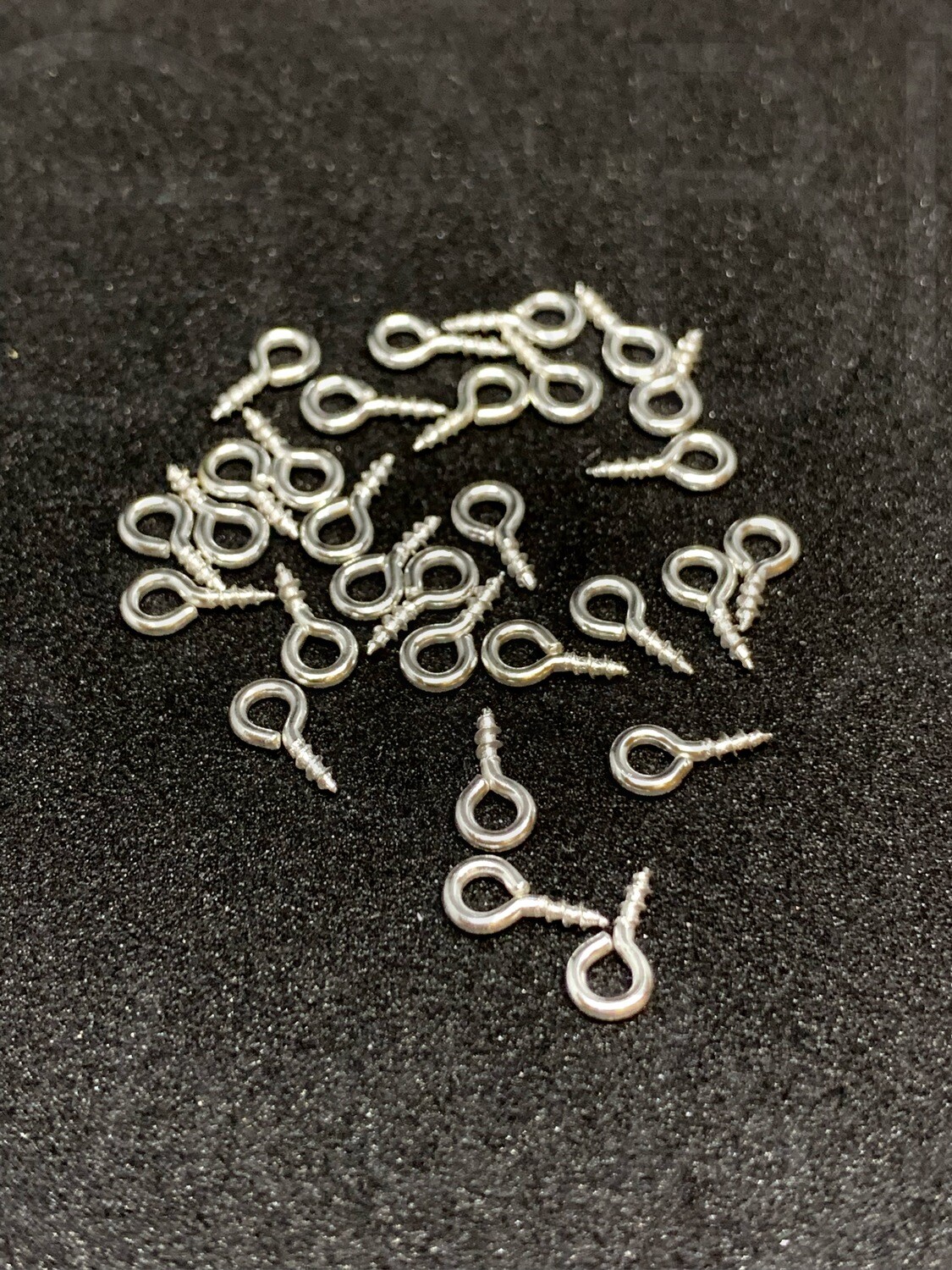 Sraigtiniai smeigtukai,pusiau išgręžtiems karoliukams, sidabro spalvos, 8x4x1.2mm, 50vnt