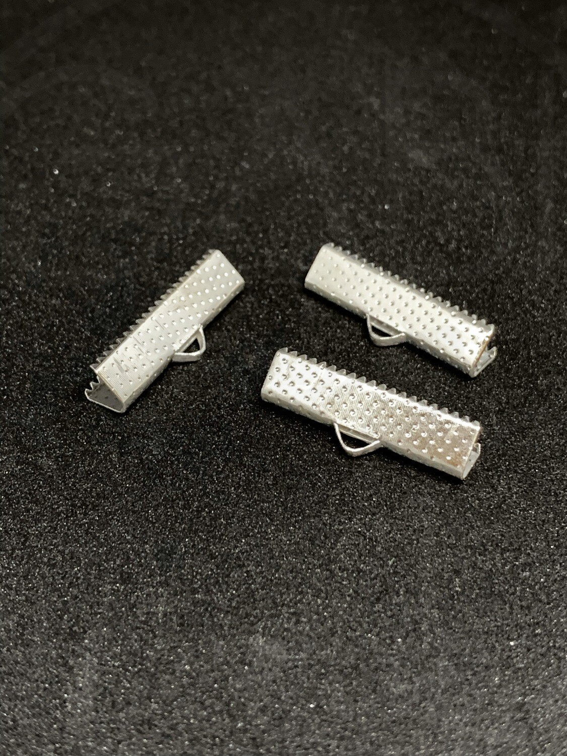 Užbaigimo detalė juostelei, sidabro spalvos, 25x7mm, 12vnt