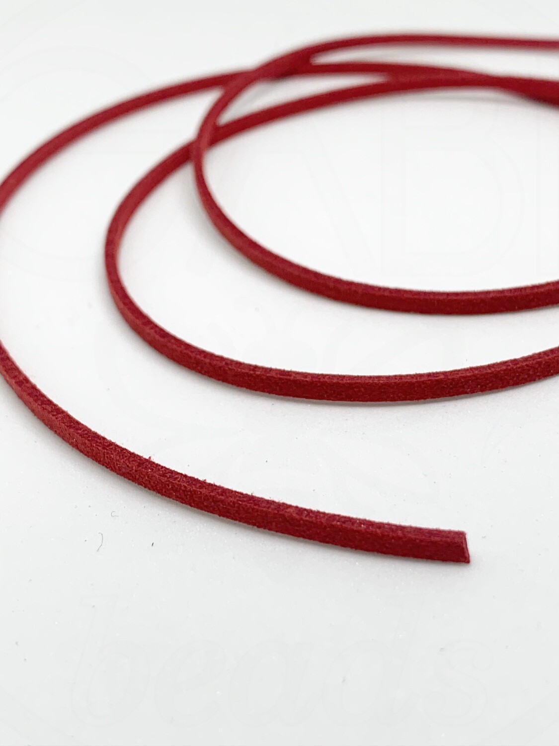 Dekoratyvinė zomšinė virvelė, 2mm storio, raudonos spalvos,  1m