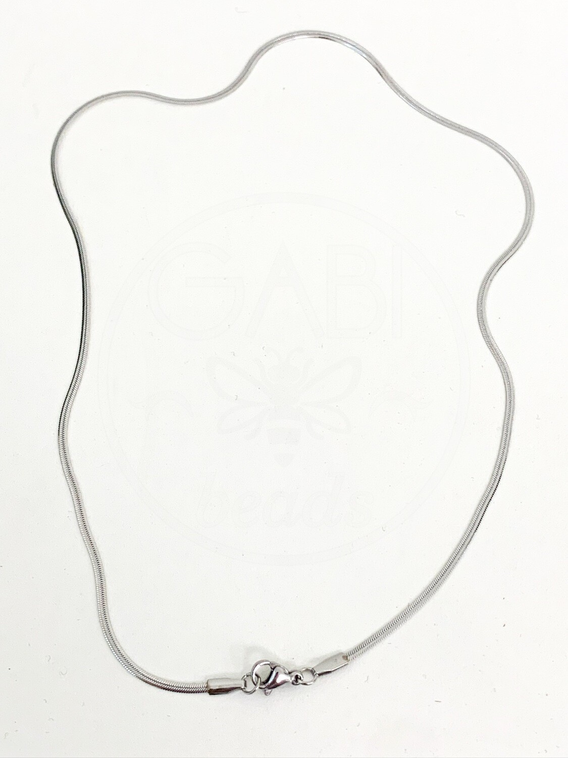 Nerūdijančio plieno grandinėlė ,1.5x0.5mm storio, 40cm ilgio su užsegimu  plieno spalvos.