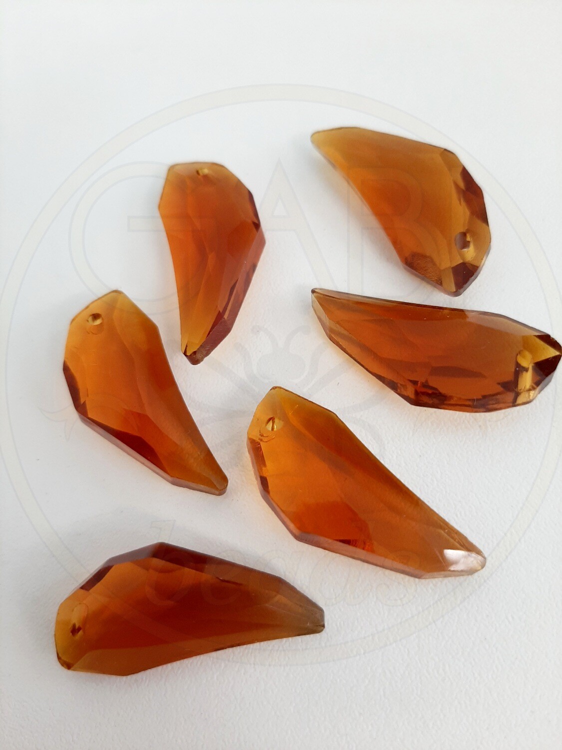 Stiklo pakabukas,  rudos spalvos , 29x12mm, 1vnt