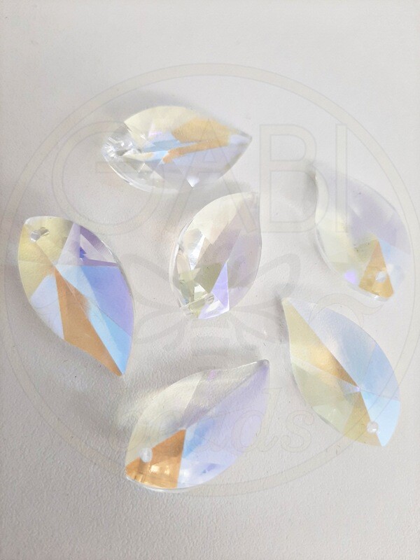 Stiklo pakabukas,  lapo forma, skaidrios spalvos su AB danga , 14,5x28mm 1vnt