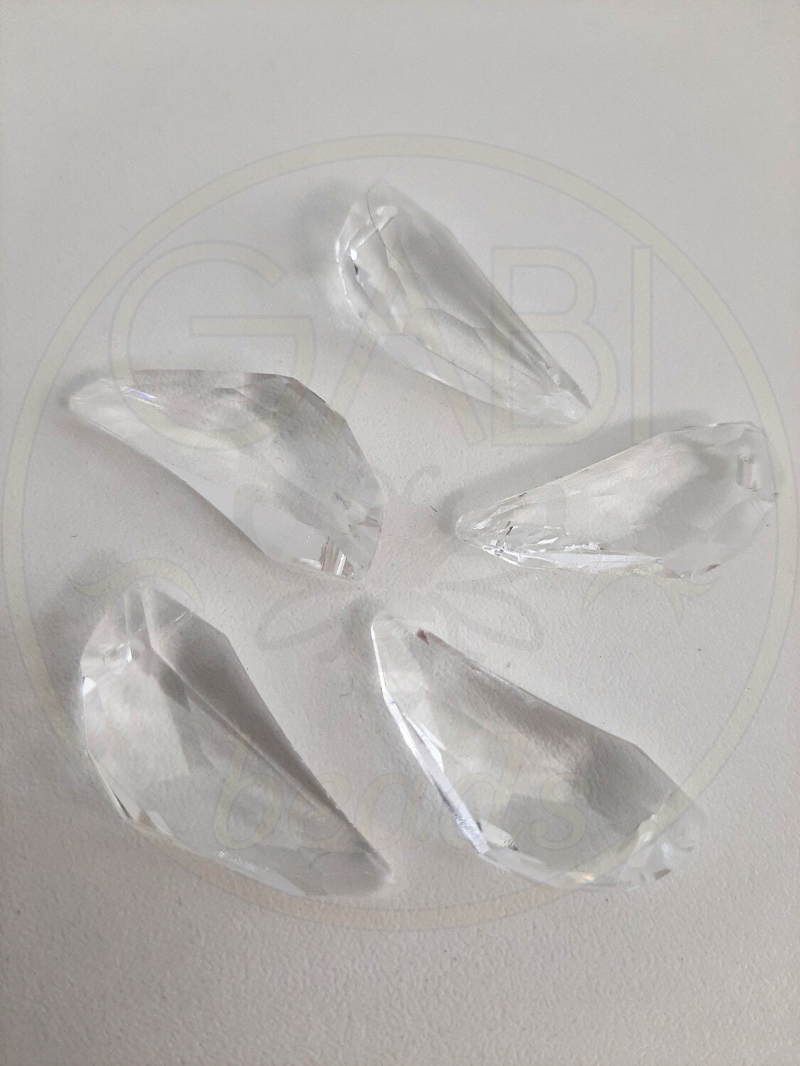Stiklo pakabukas, skaidrios spalvos , 29x12mm, 1vnt