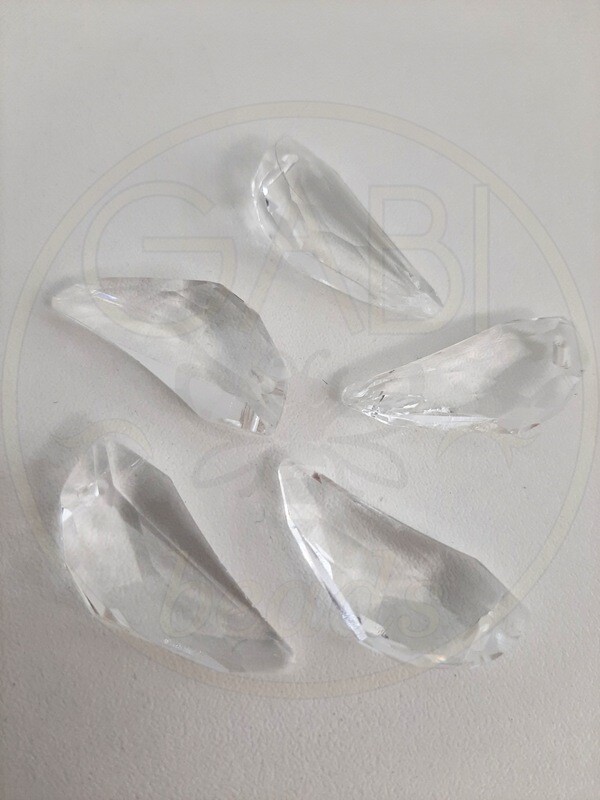 Stiklo pakabukas, skaidrios spalvos , 29x12mm, 1vnt