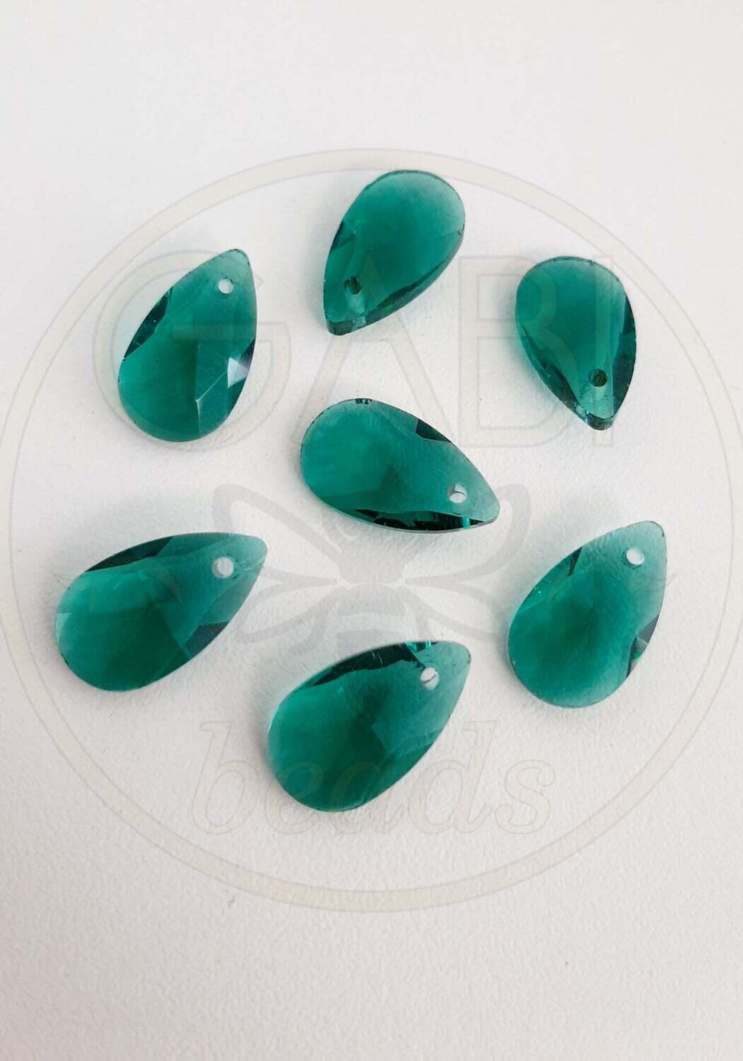 Stiklo pakabukai,  lašo forma, žalios spalvos , 16x9mm 4vnt