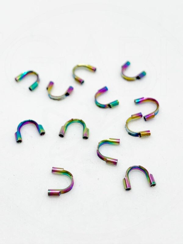 Nerūdijančio metalo pasagėlės, chameleoninės spalvos, 6,5 x 5mm, 2vnt