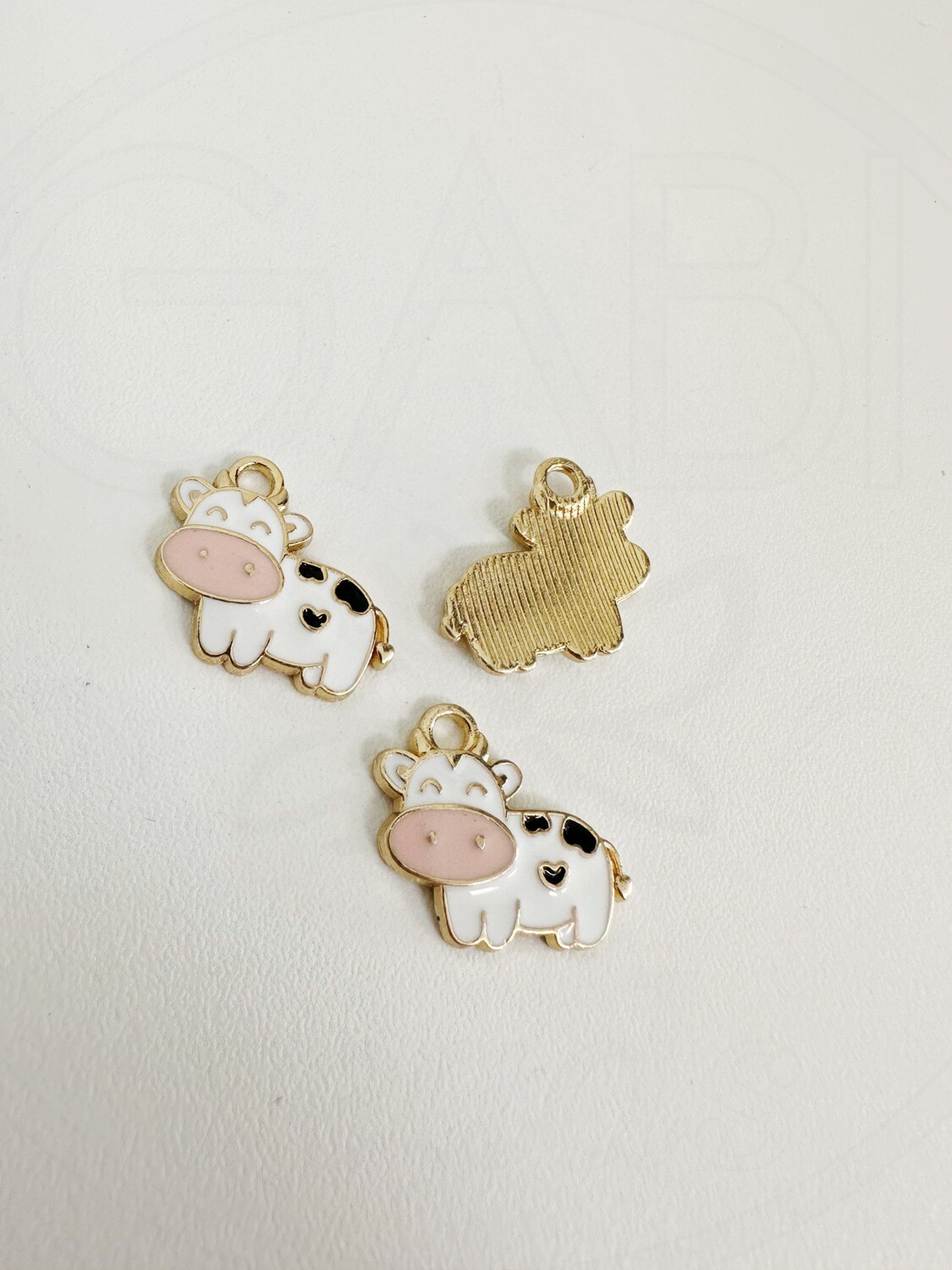 Pakabukas KARVĖ dengtas emale, aukso, baltos spalvos 16x19x2.5mm, 1vnt