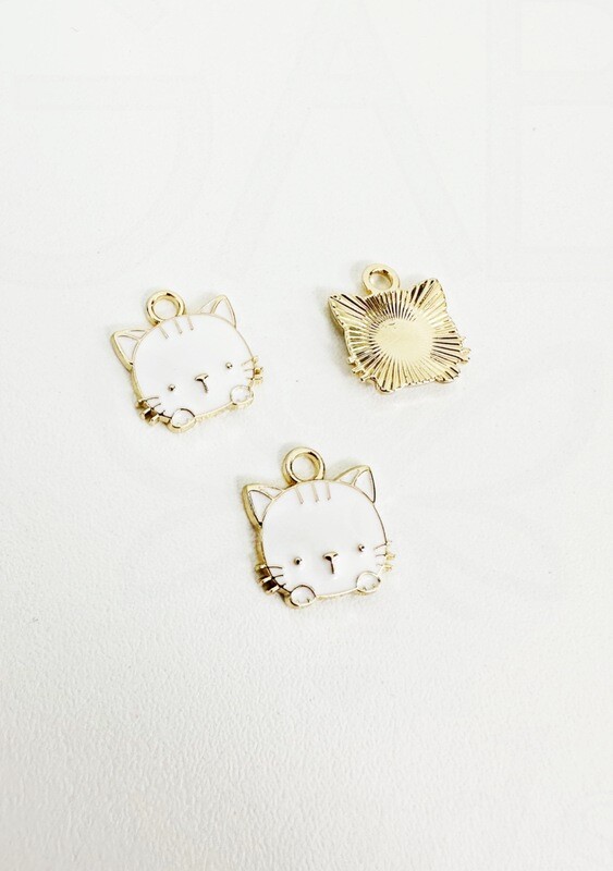 Pakabukas KAČIUKAS dengtas emale, aukso,baltos spalvos 15x13x3mm, 1vnt
