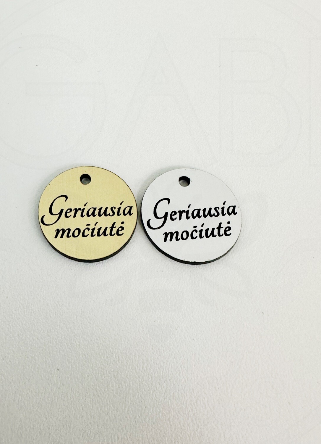 Tagiukas &quot;Geriausia močiutė&quot;  20 mm 1vnt